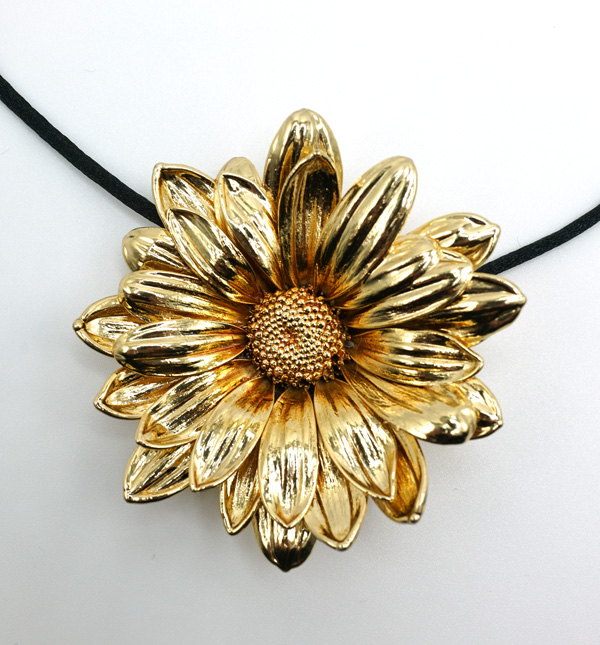 Real Daisy Gold Preserved Pendant