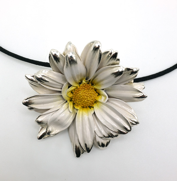 Real Daisy Silver Preserved Pendant With White Petals